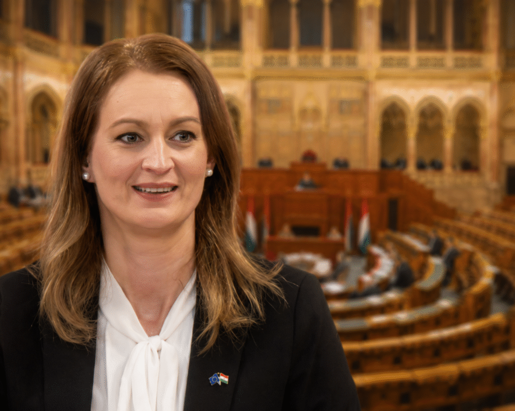 A magyar Országgyűlés ülésterme, a parlamenti hiányzásokkal és képviselői jelenléttel kapcsolatos hír illusztrációjaként.