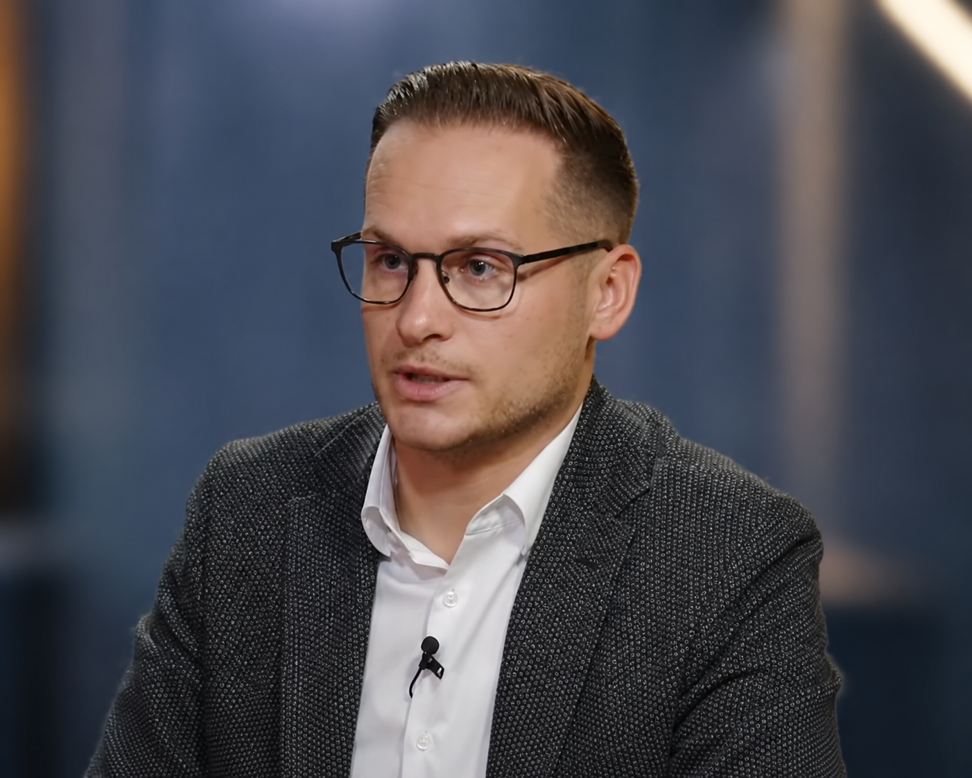 Deák Dániel egy stúdióbeszélgetésben a jobboldali nyilvánosság működéséről beszél.