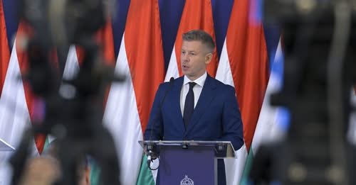 Magyar Péter az új adóváltozásokat ismertető bejelentésén.