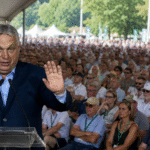 Orbán Viktor beszédet mond Tusványoson egy politikai rendezvényen.
