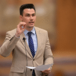 Szűcs Gábor országgyűlési képviselő, a közmédia szerződéseiről és vagyonnyilatkozatáról szóló hír illusztrációjaként.