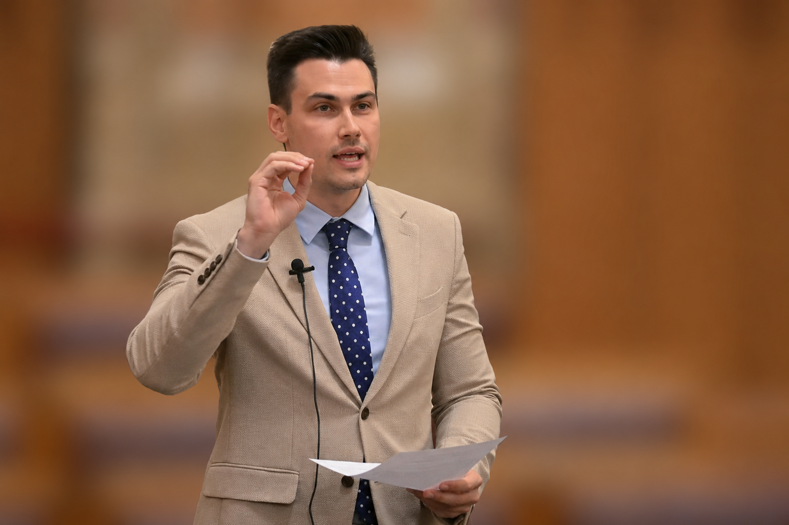 Szűcs Gábor országgyűlési képviselő, a közmédia szerződéseiről és vagyonnyilatkozatáról szóló hír illusztrációjaként.
