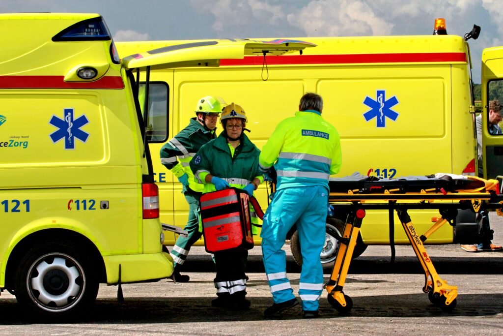 Mentőautók egy súlyos közlekedési baleset helyszínén Baranya vármegyében.