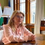 Hallerné Nagy Anikó az Országgyűlés ülésén, miután ideiglenes házelnökké választották.